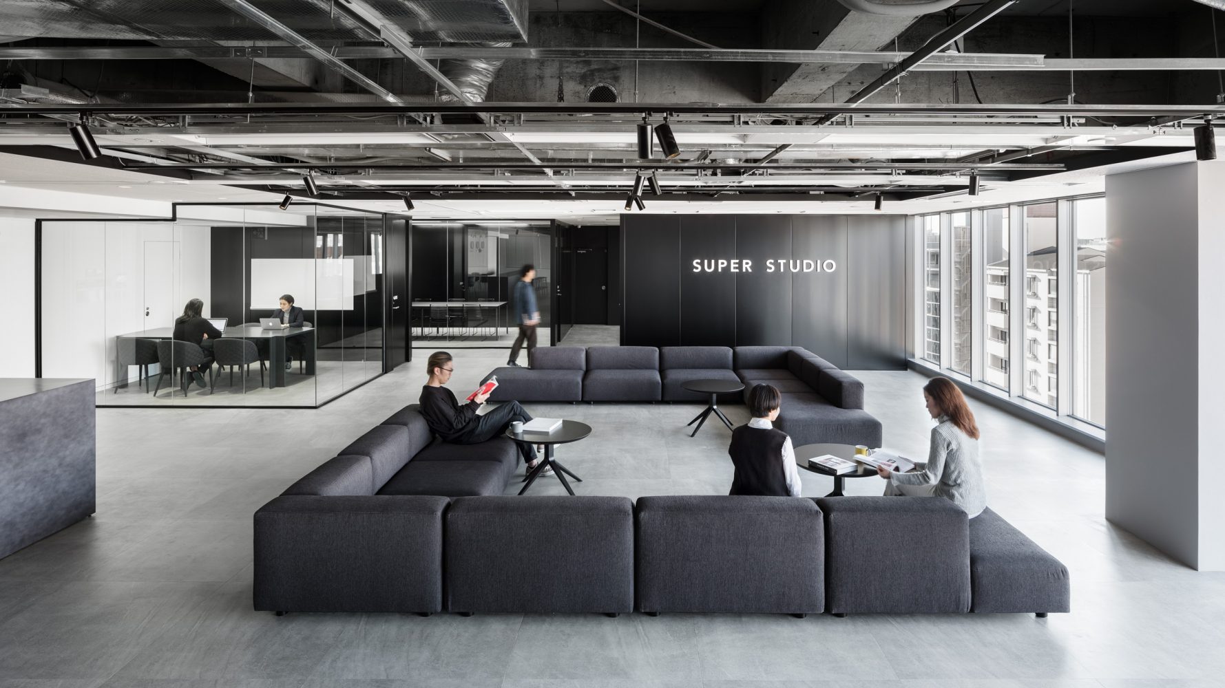 SUPER STUDIO