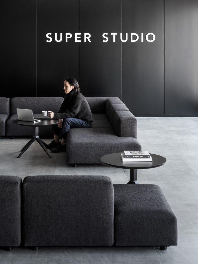 SUPER STUDIO