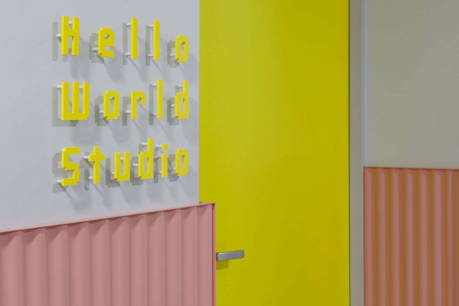 Hello, World. Lounge