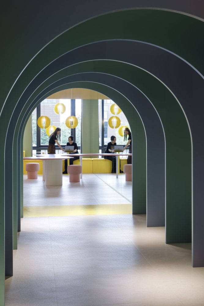 Hello, World. Lounge