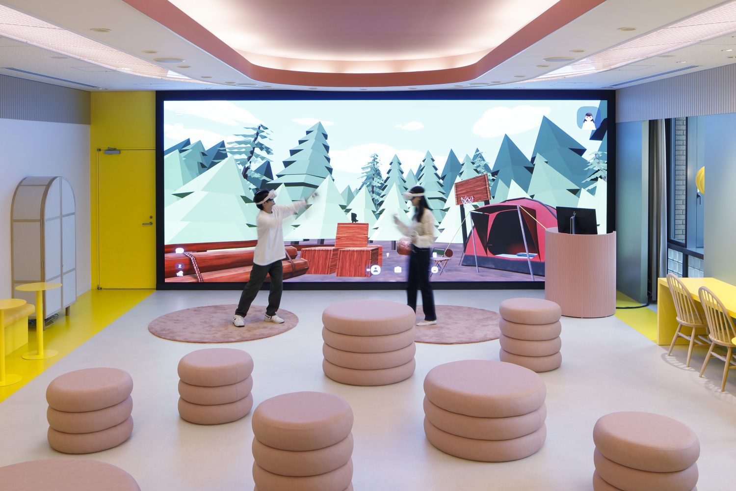 Hello, World. Lounge