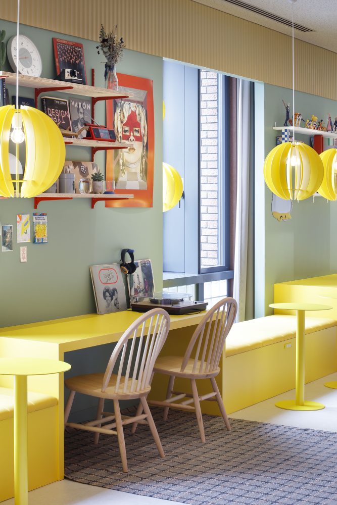 Hello, World. Lounge